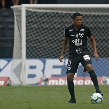 Botafogo recebe proposta do Juventude pelo volante Gustavo Bochecha