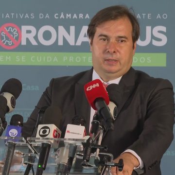 Declarações de Bolsonaro “criam ambiente de radicalismo” no país, diz Maia