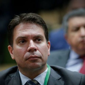 Declarações de Paulo Marinho deixam no ar a dúvida se foi ou não Alexandre Ramagem que vazou informações a Flávio Bolsonaro