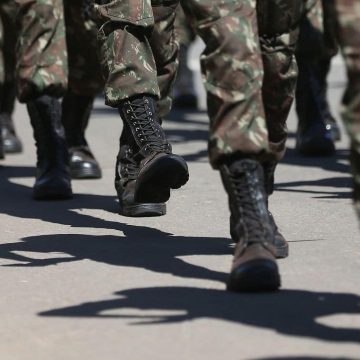 Governo diz que apura se militares receberam auxílio de R$ 600 de forma indevida
