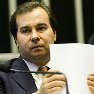 Rodrigo Maia diz que Bolsonaro 'desorganiza e gera insegurança'