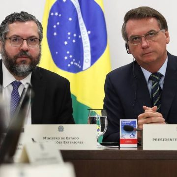 Araújo ordena e Itamaraty suspende envio de notícias nacionais para postos diplomáticos