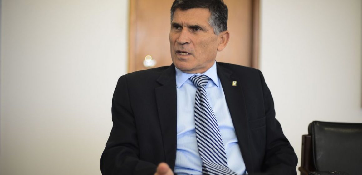 Santos Cruz defende que militares da ativa do governo passem para reserva