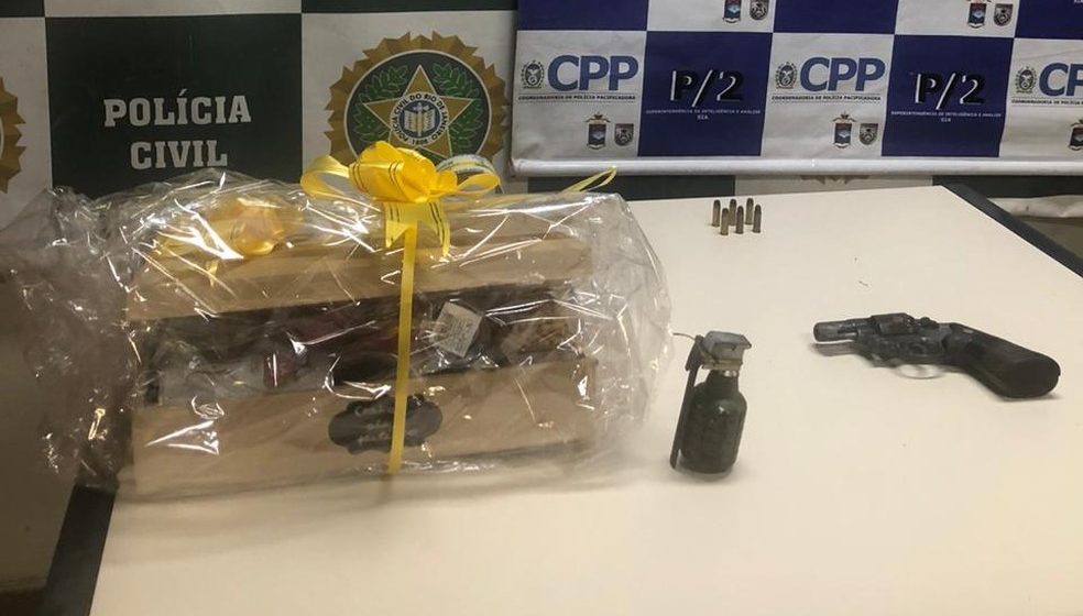 Suspeito é preso no Rio disfarçado de entregador de presentes para o Dia dos Namorados
