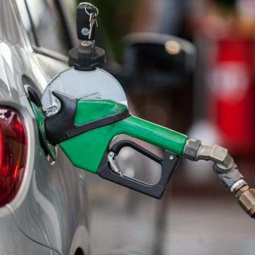 Nova gasolina será mais cara, mas eficiência compensará, diz diretora da Petrobras