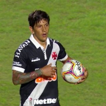 Com três gols, Cano volta com tudo e leva a bola para casa depois da vitória do Vasco sobre o Macaé