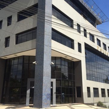Operação autorizada pelo STJ cumpre mandados contra advogados, magistrados e empresários em Goiás