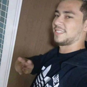 Jovem é morto na casa da namorada em Queimados; vizinhos suspeitam do ex-companheiro dela