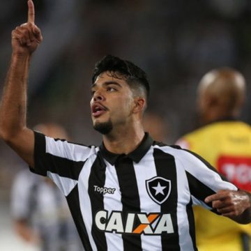 Leandrinho consegue liminar na Justiça para rescindir contrato com o Botafogo