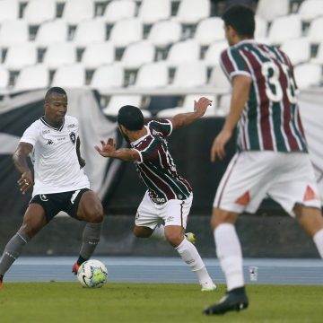 Meia na base e testado no ataque na Europa, Guilherme Santos aprova improviso no Botafogo