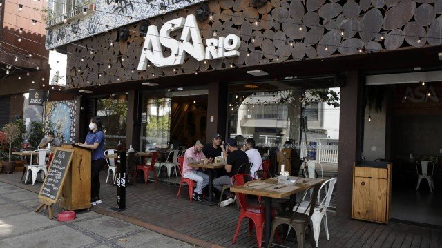Prefeitura do Rio divulga modelo de autodeclaração para bares, restaurantes e lanchonetes fazerem uso de área externa
