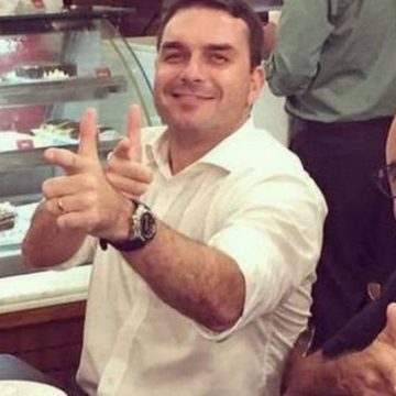 MP-RJ DECIDE ESPERAR STF ANTES DE DENUNCIAR QUEIROZ E FLÁVIO BOLSONARO