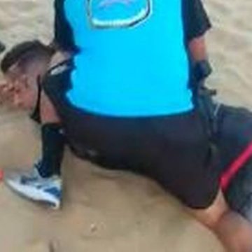 Homem é imobilizado com arma de choque em ação da Guarda Municipal na Praia de Copacabana
