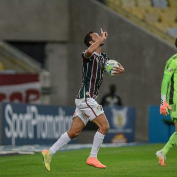 Com dois gols de pênalti de Nenê, Fluminense vence o Internacional no Brasileiro