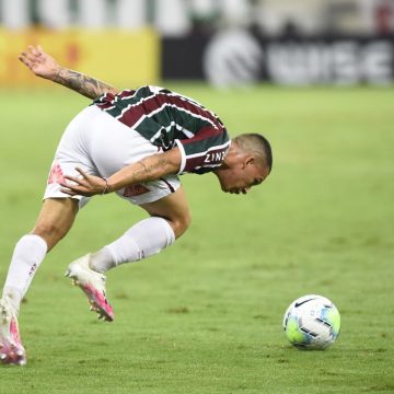 Fluminense vence o Atlético-GO com gol contra e abre vantagem na Copa do Brasil