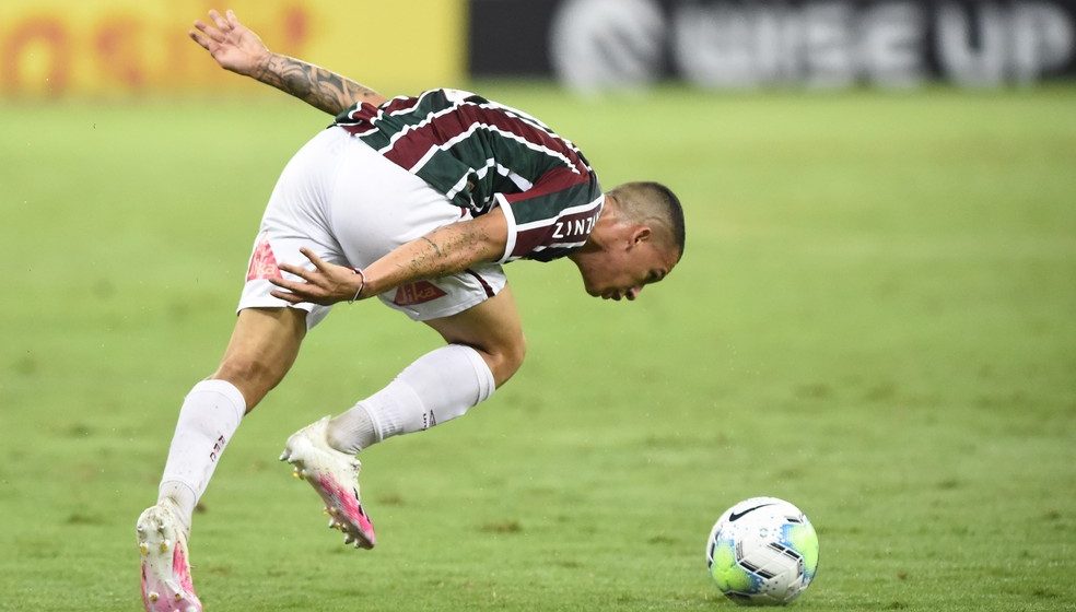Fluminense vence o Atlético-GO com gol contra e abre vantagem na Copa do Brasil