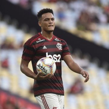 Conheça os jovens que poderão representar o Flamengo contra o Palmeiras após surto de Covid-19