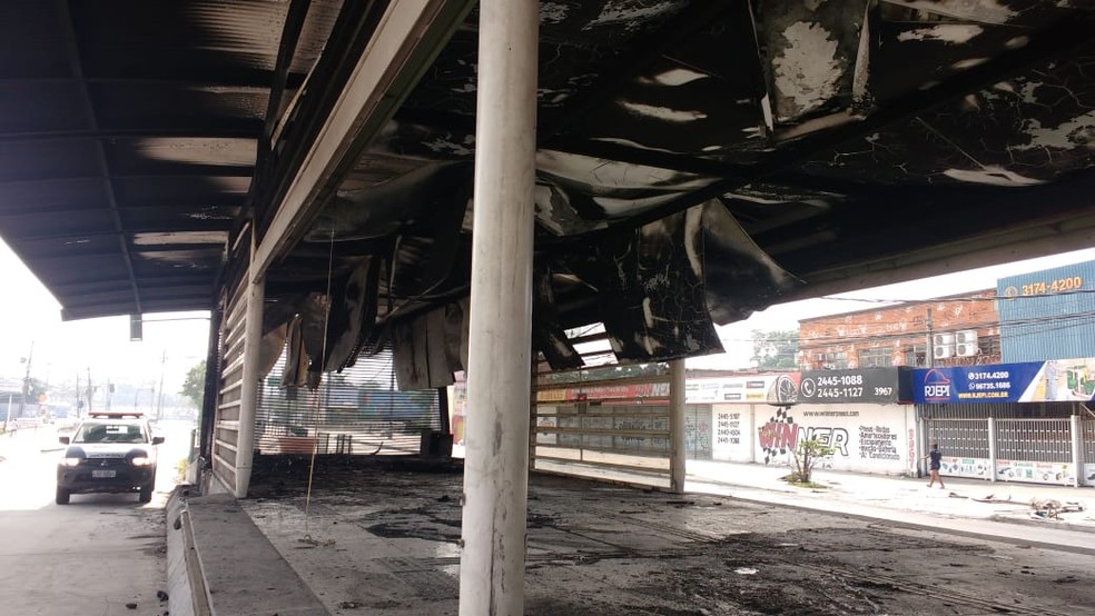 Incêndio destrói estação do BRT na Pavuna, Zona Norte do Rio