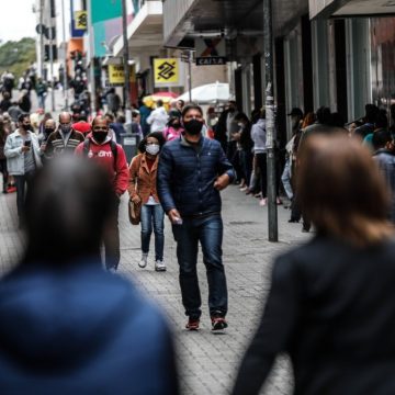 Após bater recorde, desemprego diante da pandemia tem ligeira queda, aponta IBGE