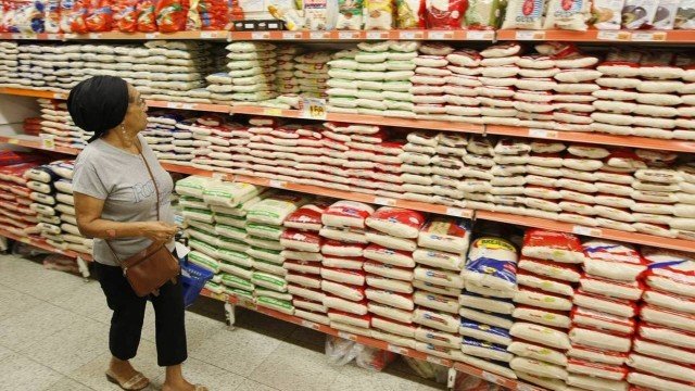 Especialistas dão dicas para economizar em meio à alta de preços nos supermercados