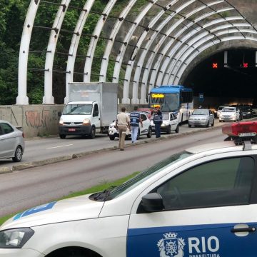 Secretaria de Transportes do Rio aplica 56 multas em ação para coibir tráfego irregular na faixa do BRT