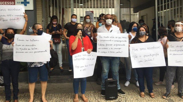Funcionários concursados e terceirizados protestam contra fechamento do Hospital de Bonsucesso