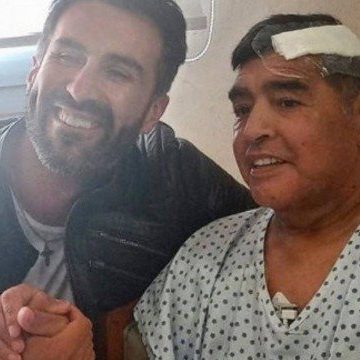 Maradona deixa hospital para continuar reabilitação em casa