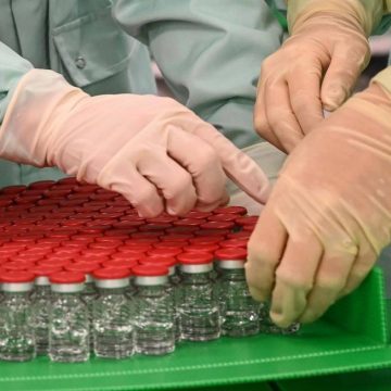 Resultado de testes da vacina de Oxford contra a Covid-19 está previsto para este ano