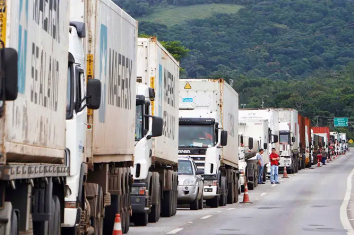 Fato:”Greve dos caminhoneiros marcada para 1º de fevereiro ganha apoio da CNTTL”