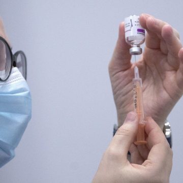 Alerj cria projeto para multar quem furar fila de vacina contra a covid-19