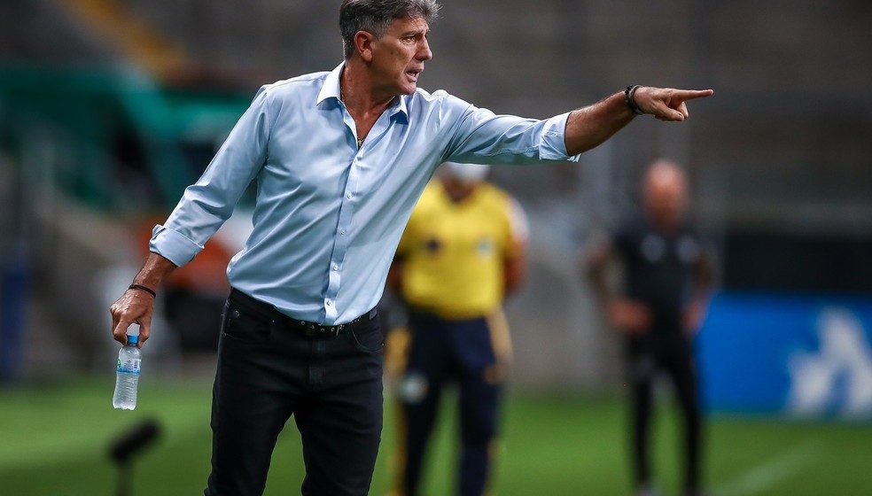 Em meio a conversas com Grêmio, Renato coleciona interessados, mas mantém foco em título