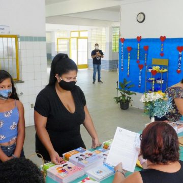 Ano letivo da rede municipal de Nova Iguaçu começa na próxima segunda-feira (1º) somente com aulas remotas. Cartão-alimentação terá novas recargas