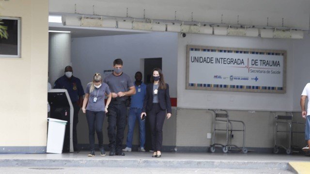 Polícia faz operação em Niterói contra suspeitos de furar fila da vacinação contra a Covid-19