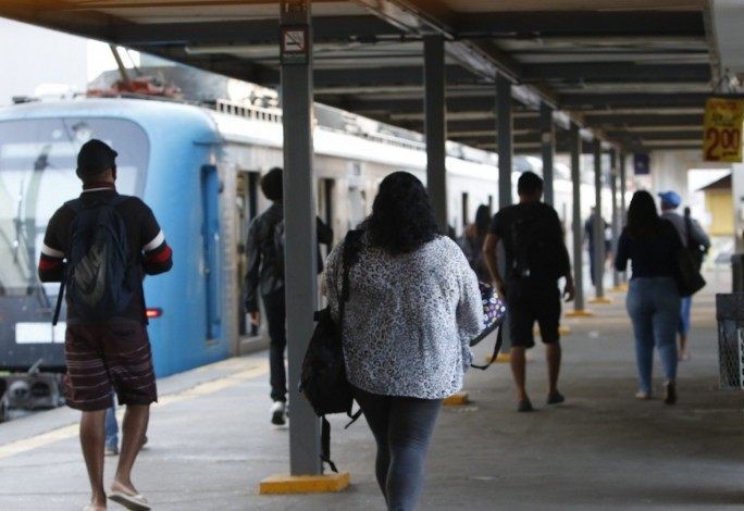 BOLA DENTRO:”Agetransp suspende aumento da tarifa dos trens”
