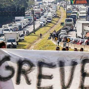 Greve indeterminada dos caminhoneiros, a partir de 25 de julho, contra o aumento nos preços dos combustíveis praticados pela Petrobras