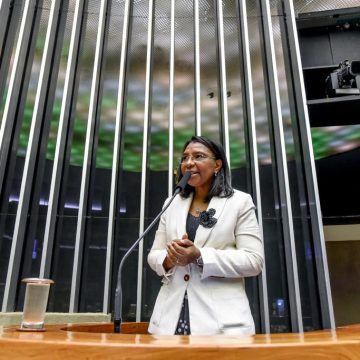 Senado aprova projeto de Rosangela Gomes que combate a violência política contra mulher