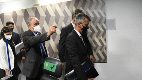 Presidente da CPI dá voz de prisão a Roberto Dias por mentir à comissão após divulgação de áudio