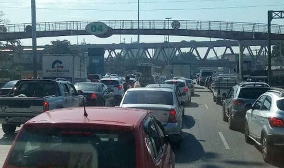 Motoristas de aplicativos em suposto protesto podem ingessar o trânsito já complicado da Avenida Brasil na quarta-feira