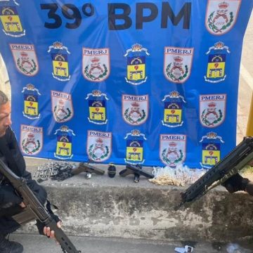 PM impede colocação de barricadas em Belford Roxo e apreende armas, granada e drogas