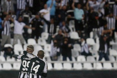 Botafogo acerta base salarial e encaminha renovação com titular da equipe