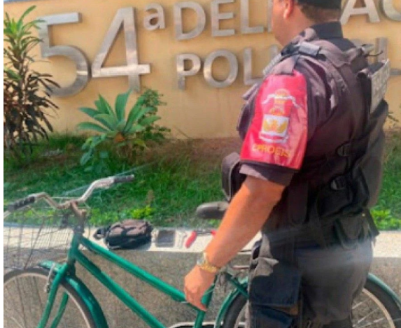 RODOU:”Homem é preso após roubar bicicleta no Centro de Mesquita”