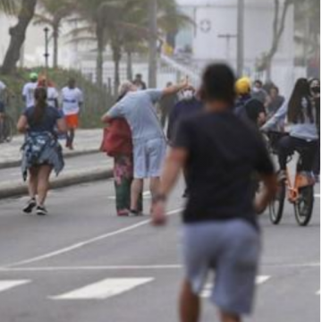 Rio deve publicar decreto que desobriga o uso de máscara em locais abertos nesta segunda, diz secretário