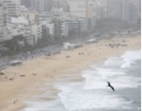 Rio entra em estágio de mobilização por causa da chuva na cidade, que deve continuar por todo feriado