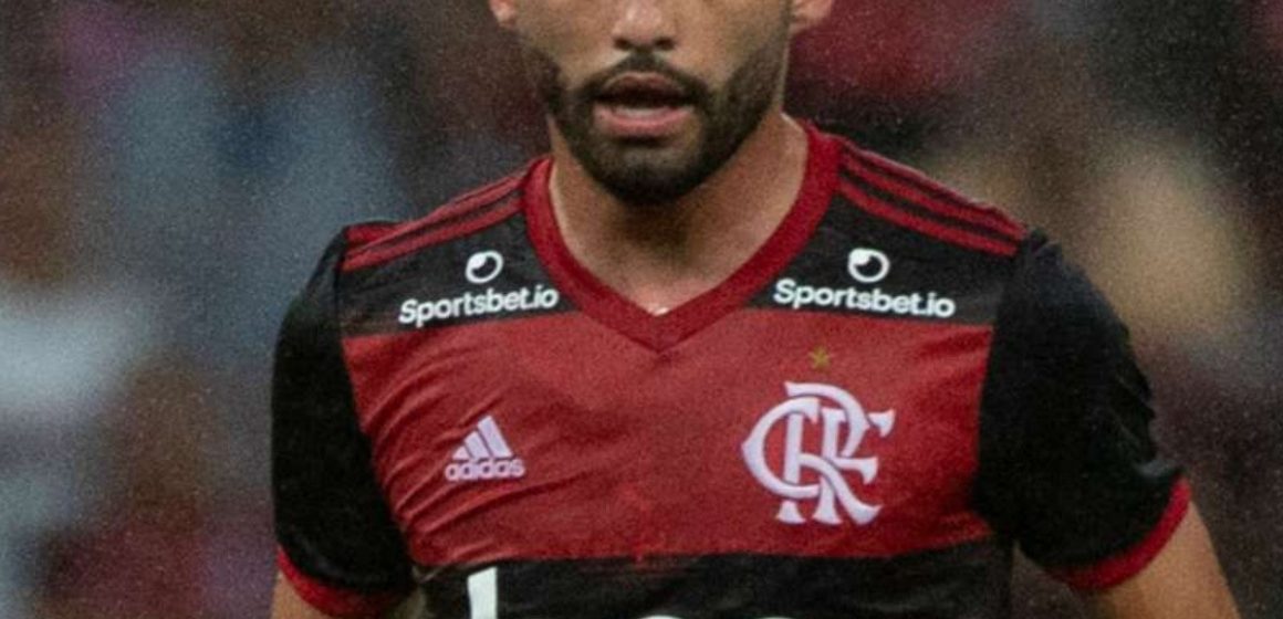 Flamengo bate o martelo e irá desembolsar mais de R$ 40 milhões em contratação de meia