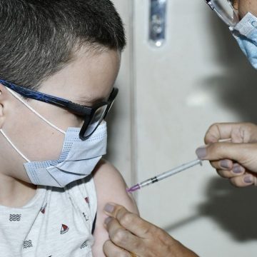 Nova Iguaçu vacina meninos a partir de 11 anos nesta quinta-feira