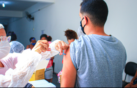 Nilópolis continua a oferecer as quatro doses da vacina contra a Covid-19