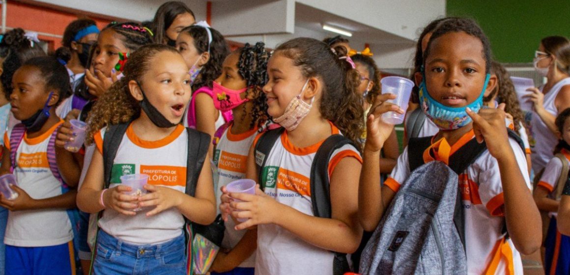 Nilópolis entrega kits escolares da rede municipal nesta quinta-feira (10/02)