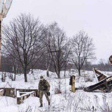 Invasão por terra, ar e mar da Rússia destrói dezenas de instalações militares e pistas aéreas na Ucrânia