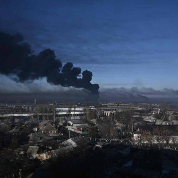 Forças russas atacam alvos em toda a Ucrânia após Putin ordenar invasão