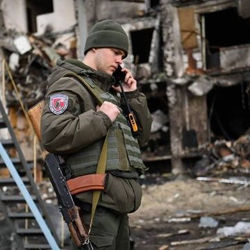 Milhares de civis recebem armas para resistir em Kiev, enquanto Rússia faz avanços no Sul